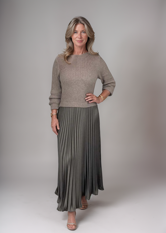 Clara™ | Set aus schickem Pullover und Faltenrock